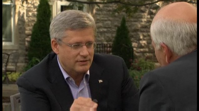 Le premier ministre du Canada, Stephen Harper, en entrevue avec le chef d'antenne de CBC, Peter Mansbridge Le premier ministre du Canada, Stephen Harper, en entrevue avec le chef d'antenne de CBC, Peter Mansbridge