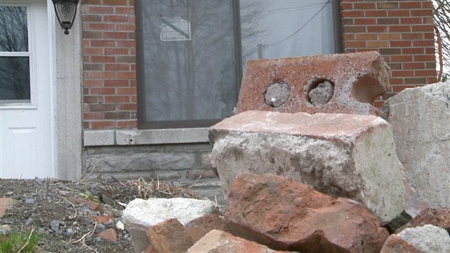 Briques devant une maison Briques devant une maison