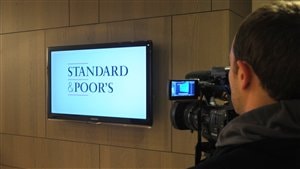 Cameraman et logo de S&P Cameraman et logo de S&P