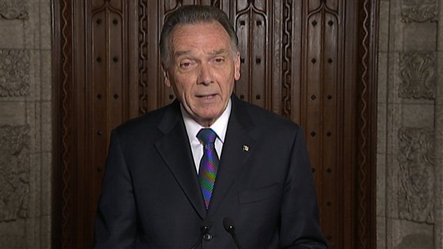 Le ministre Kent, annonçant officiellement aux Canadiens le retrait de Kyoto. Le ministre Kent, annonçant officiellement aux Canadiens le retrait de Kyoto.
