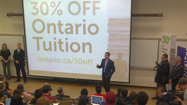 Le premier ministre Dalton McGuinty a fait l'annonce à l'Université Wilfrid Laurier Le premier ministre Dalton McGuinty a fait l'annonce à l'Université Wilfrid Laurier