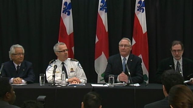 Le maire Gérald Tremblay s'adresse aux médias. Le maire Gérald Tremblay s'adresse aux médias.