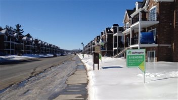 Boulevard des Pins à Sainte-Marthe-sur-le-Lac Boulevard des Pins à Sainte-Marthe-sur-le-Lac