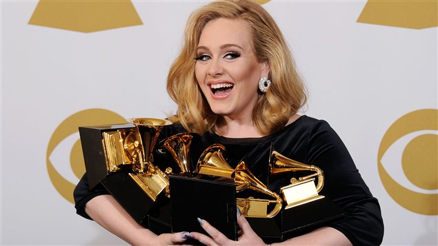 La chanteuse Adele était la grande gagnante de la cérémonie des Grammy Awards. La chanteuse Adele était la grande gagnante de la cérémonie des Grammy Awards.