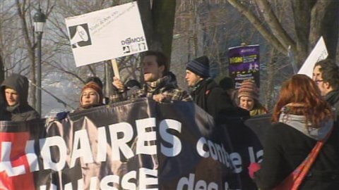 Des étudiants manifestent à Québec. Des étudiants manifestent à Québec.