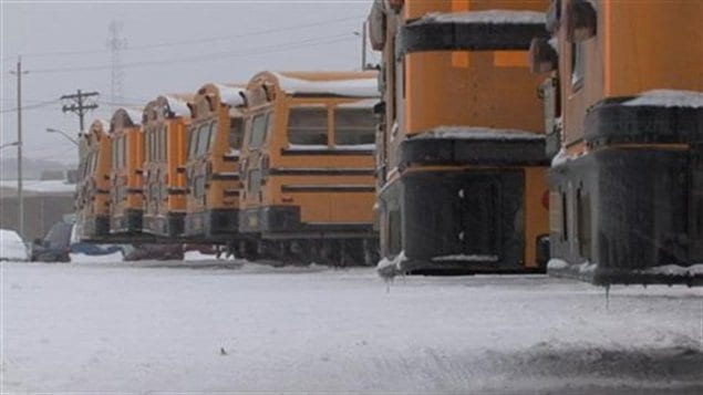 autobus-scolaire-neige autobus-scolaire-neige