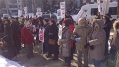 Manifestation à l'Université de l'Alberta contre la remise d'un doctorat honorifique au président de Nestlé Manifestation à l'Université de l'Alberta contre la remise d'un doctorat honorifique au président de Nestlé