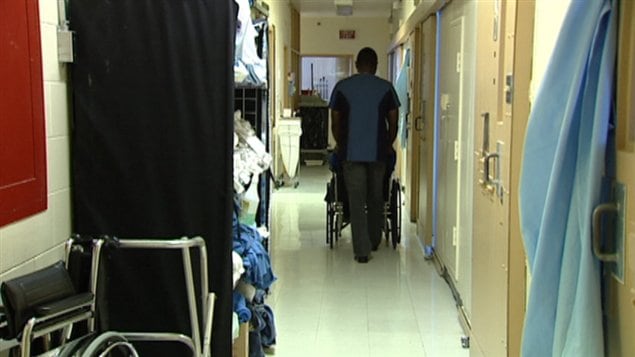 Des endroits sont réservés pour les malades dans certains pénitenciers fédéraux. Des endroits sont réservés pour les malades dans certains pénitenciers fédéraux.