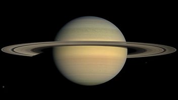 Cette image reconstituée en couleur est un assemblage de 30 photos prises par la sonde Cassini à une distance de 1,1 million de km. Cette image reconstituée en couleur est un assemblage de 30 photos prises par la sonde Cassini à une distance de 1,1 million de km.