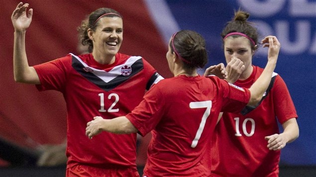 Christine Sinclair, Rhian Wilkinson et Christina Julien Christine Sinclair, Rhian Wilkinson et Christina Julien