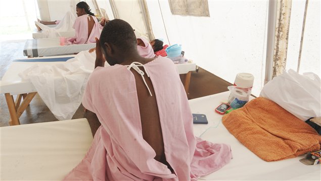 Des personnes atteintes de choléra dans un centre de Médecins sans frontières à Port-au-Prince (archives) Des personnes atteintes de choléra dans un centre de Médecins sans frontières à Port-au-Prince (archives)
