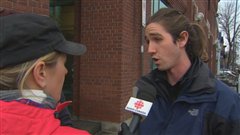 Charles, un des manifestants, dit avoir été victime d'intimidation. Charles, un des manifestants, dit avoir été victime d'intimidation.