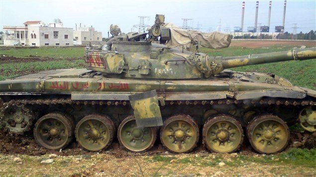 Un char de l'armée syrienne déployé dans la province de Hama le 15 avril 2012. Un char de l'armée syrienne déployé dans la province de Hama le 15 avril 2012.