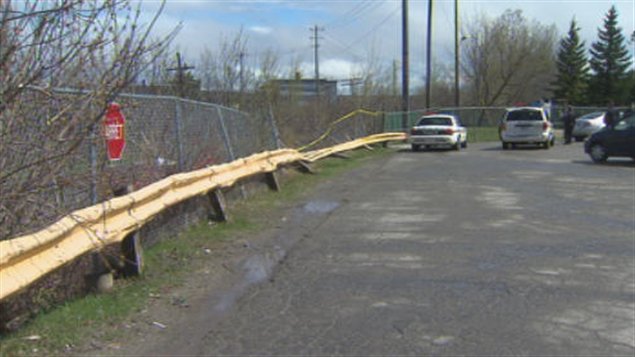 Un homme a été happé mortellement par un train près du parc Camirand à Sherbrooke. Un homme a été happé mortellement par un train près du parc Camirand à Sherbrooke.
