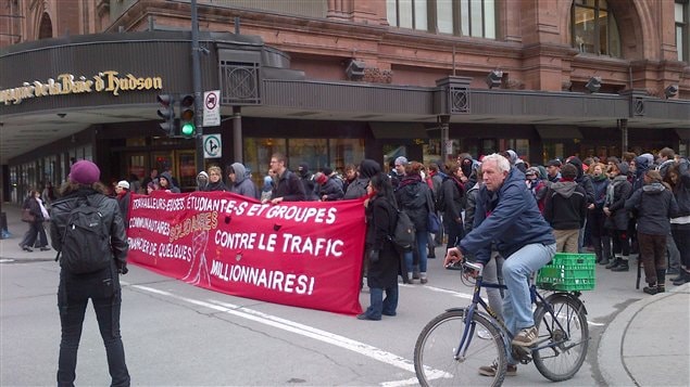 Une manifestation se prépare, square Philips Une manifestation se prépare, square Philips