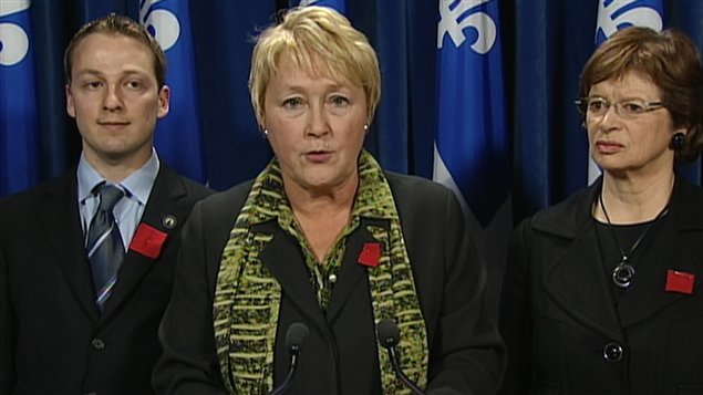 Le chef péquiste Pauline Marois réagit à la suspension des négociations entre le gouvernement et les étudiants. Le chef péquiste Pauline Marois réagit à la suspension des négociations entre le gouvernement et les étudiants.