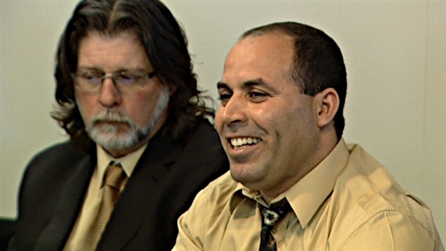 Mohamed Harkat après le jugement de la Cour fédérale d'appel. Mohamed Harkat après le jugement de la Cour fédérale d'appel.