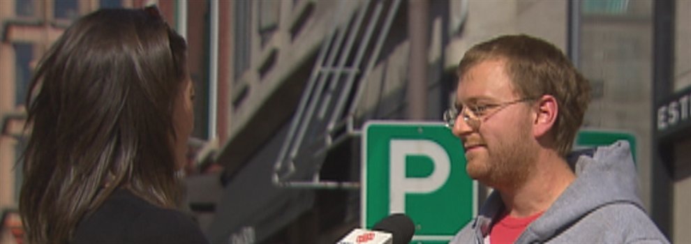 Louis-Philippe Boulianne a personnellement rencontré les policiers pour leur remettre le trajet de la manifestation de samedi soir.