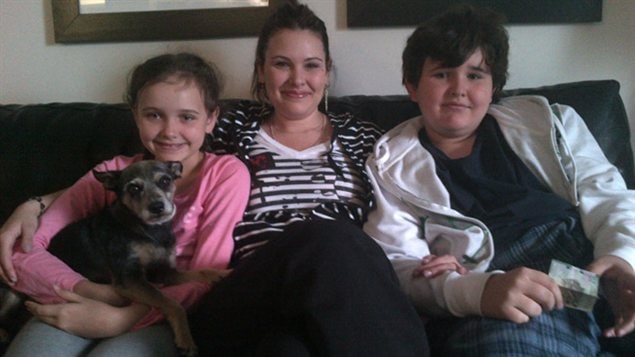 Emily Cablek et ses deux enfants, Abby et Dominic Maryk, retrouvés après plus de trois ans. Emily Cablek et ses deux enfants, Abby et Dominic Maryk, retrouvés après plus de trois ans.