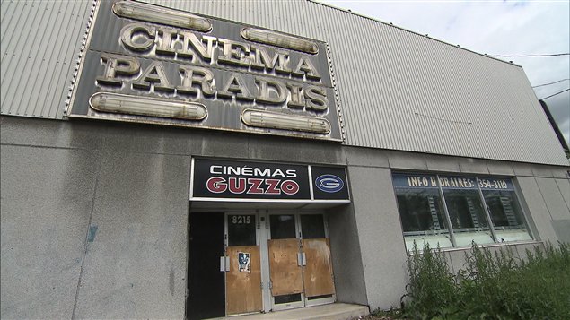 Le Paradis, ancien cinéma de la chaîne Guzzo dans l'arrondissement de Mercier-Hochelaga-Maisonneuve, à Montréal. Le Paradis, ancien cinéma de la chaîne Guzzo dans l'arrondissement de Mercier-Hochelaga-Maisonneuve, à Montréal.