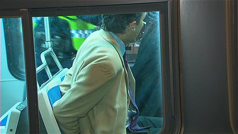 Le député Amir Khadir arrêté, menotté et embarqué à bord du autobus du RTC. Le député Amir Khadir arrêté, menotté et embarqué à bord du autobus du RTC.