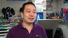 Le propriétaire du dépanneur, Zhen Yang Le propriétaire du dépanneur, Zhen Yang
