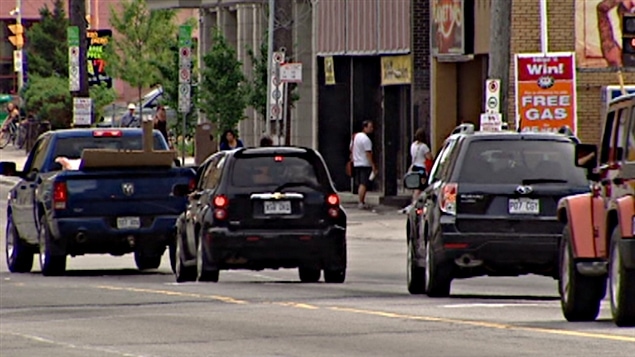 Trafic routier sur la rue Rideau à Ottawa. Trafic routier sur la rue Rideau à Ottawa.