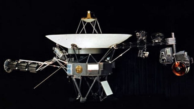 La sonde Voyager 1 est le premier objet de fabrication humaine à atteindre les limites du système solaire. La sonde Voyager 1 est le premier objet de fabrication humaine à atteindre les limites du système solaire.