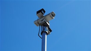 Une caméra de surveillance Une caméra de surveillance