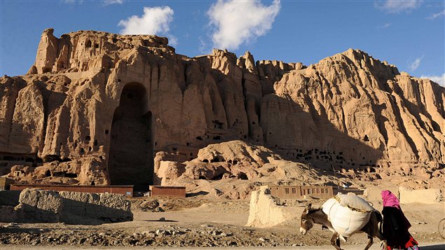 Une des niches où se trouvait un bouddha avant d'être détruit par des talibans, en 2001. Une des niches où se trouvait un bouddha avant d'être détruit par des talibans, en 2001.