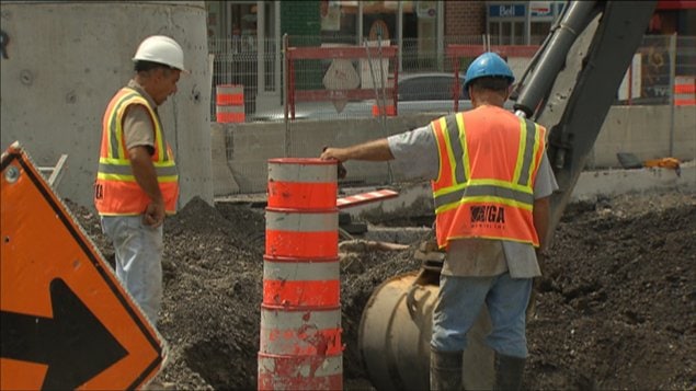 Des travailleurs de la construction Des travailleurs de la construction