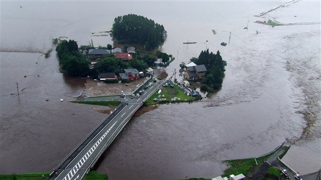 Vue aérienne de bâtiments de la ville d'Aso, dans la préfecture de Kumamoto Vue aérienne de bâtiments de la ville d'Aso, dans la préfecture de Kumamoto