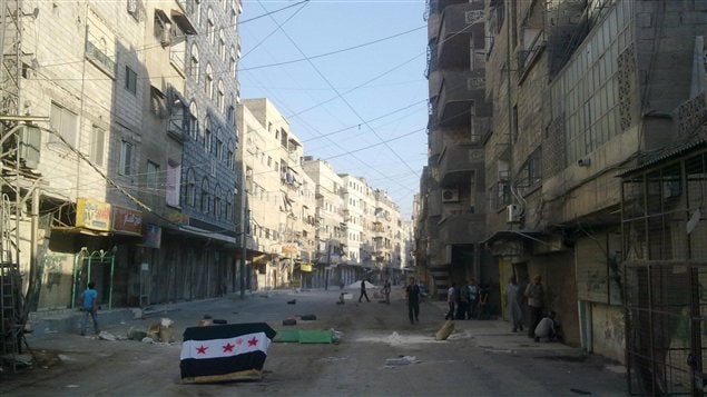Des rebelles bloquent des rues de Damas, la capitale syrienne. Des rebelles bloquent des rues de Damas, la capitale syrienne.