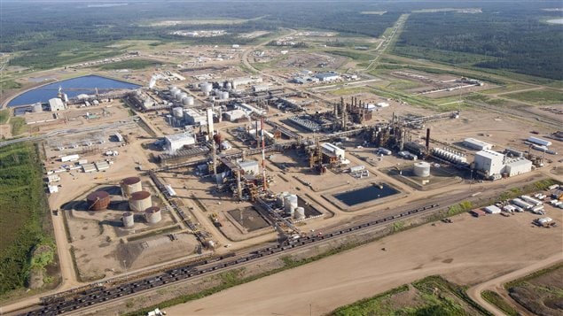 Installations de traitement des sables bitumineux de Nexen près de Fort McMurray, en Alberta Installations de traitement des sables bitumineux de Nexen près de Fort McMurray, en Alberta