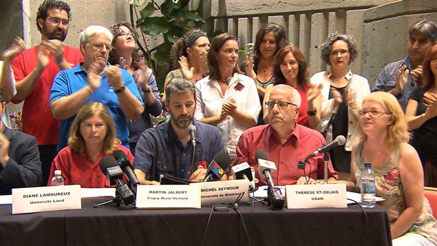 Des professeurs prennent la parole pour dénoncer la loi 78. Des professeurs prennent la parole pour dénoncer la loi 78.
