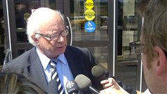 L'avocat Ronald LeBlanc représente les propriétaires d'usine. L'avocat Ronald LeBlanc représente les propriétaires d'usine.