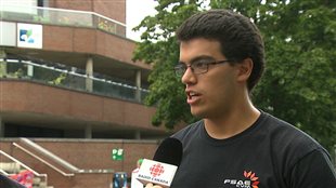 Julien Sirois, l'étudiant du Cégep du Vieux Montréal à l'origine de la pétition Julien Sirois, l'étudiant du Cégep du Vieux Montréal à l'origine de la pétition