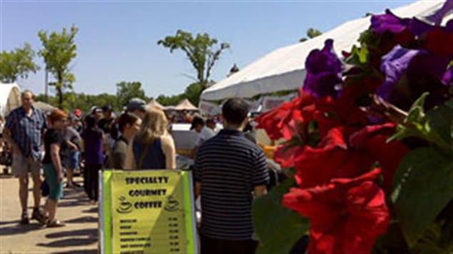 Des milliers de personnes ont fréquenté le marché de Saint-Norbert lors de sa première journée d'ouverture de la saison, le 2 juin. Des milliers de personnes ont fréquenté le marché de Saint-Norbert lors de sa première journée d'ouverture de la saison, le 2 juin.