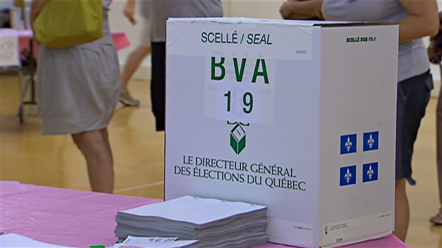 Boîte de scrutin dans un bureau de vote au Québec Boîte de scrutin dans un bureau de vote au Québec
