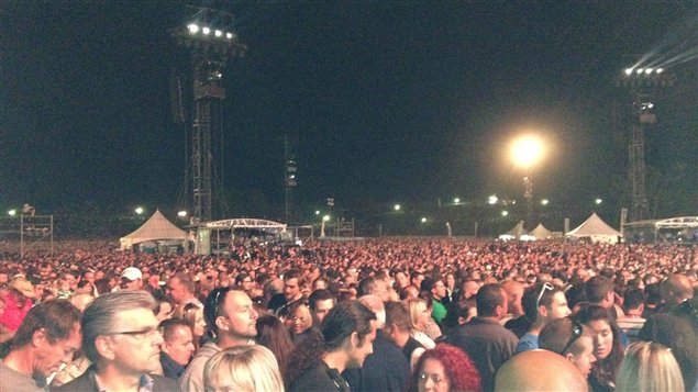 Foule sur les Plaines au spectacle de Madonna Foule sur les Plaines au spectacle de Madonna