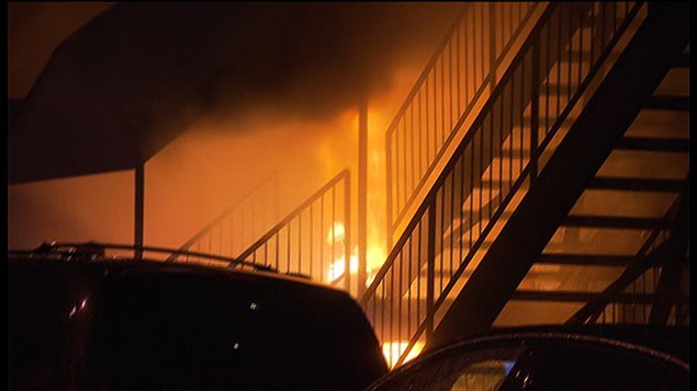Le suspect a mis le feu au vestibule arrière du Métropolis Le suspect a mis le feu au vestibule arrière du Métropolis