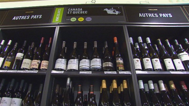 Des vignerons déplorent le peu de visibilité des produits québécois à la SAQ. Des vignerons déplorent le peu de visibilité des produits québécois à la SAQ.
