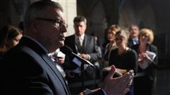 Le député libéral Ralph Goodale s'adresse aux journalistes après le caucus libéral sur la colline parlementaire, à Ottawa. Le député libéral Ralph Goodale s'adresse aux journalistes après le caucus libéral sur la colline parlementaire, à Ottawa.