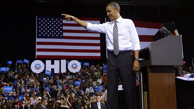 Le candidat démocrate Barack Obama s'adresse à des partisans lors d'un arrêt de sa campagne à l'université Kent State, en Ohio. Le candidat démocrate Barack Obama s'adresse à des partisans lors d'un arrêt de sa campagne à l'université Kent State, en Ohio.