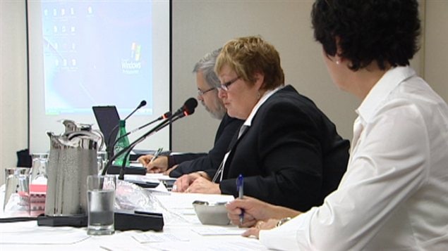 Marie-France Kenny (centre) lors de la réunion à Ottawa Marie-France Kenny (centre) lors de la réunion à Ottawa