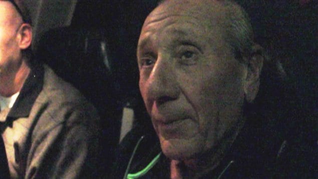 Vito Rizzuto dans l'avion le menant à Toronto, début octobre 2012 Vito Rizzuto dans l'avion le menant à Toronto, début octobre 2012