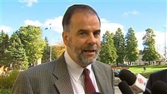 Le ministre Pierre Duchesne, avant sa rencontre avec les représentants de la FEUQ Le ministre Pierre Duchesne, avant sa rencontre avec les représentants de la FEUQ