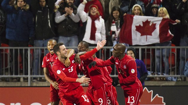 David Edgar (no 15), Tosaint Ricketts (no 9) et Atiba Hutchinson (no 13) David Edgar (no 15), Tosaint Ricketts (no 9) et Atiba Hutchinson (no 13)