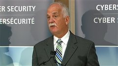 Le ministre fédéral de la Sécurité publique, Vic Toews Le ministre fédéral de la Sécurité publique, Vic Toews