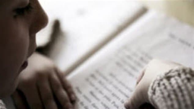 Un jeune garçon en apprentissage Un jeune garçon en apprentissage